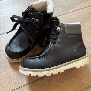 Old Navy Black and Gray Kids Boots